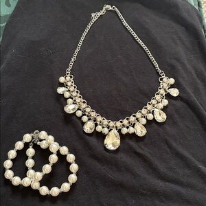 Elegant Pearl Bracelet and necklace
